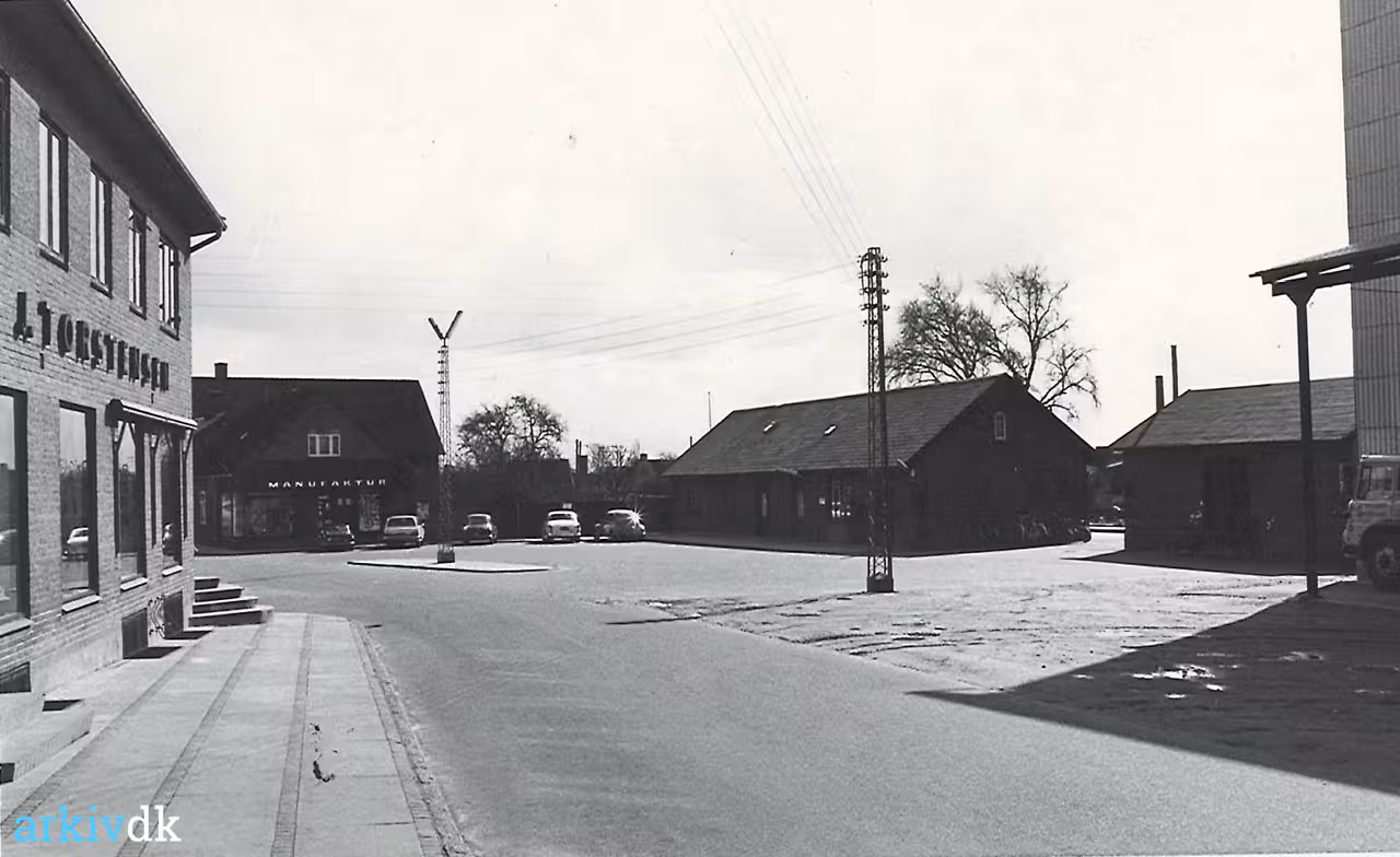 Forretning, station og silo