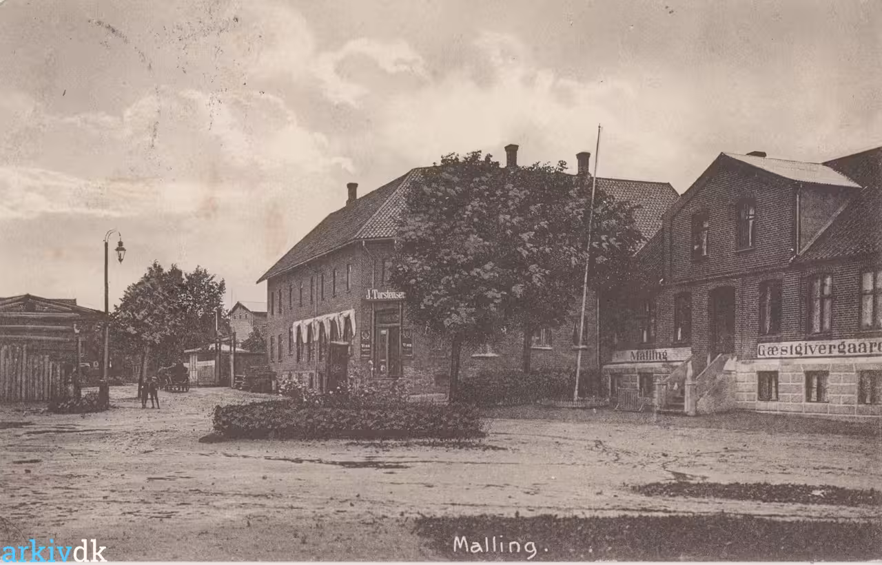 Stationspladsen på postkort